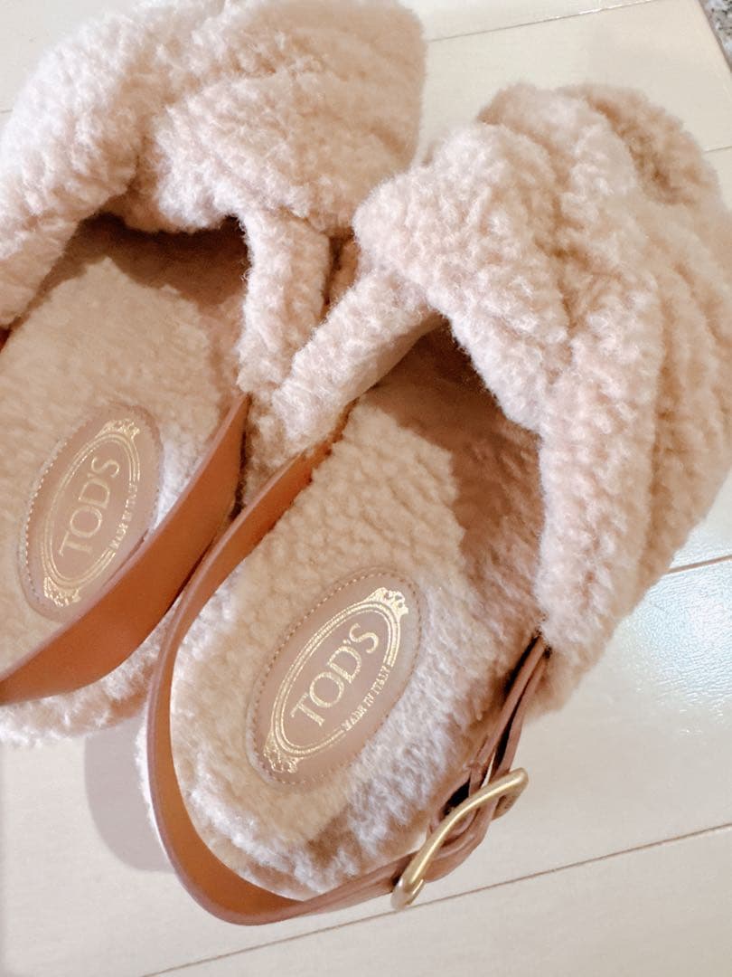 美品TOD'S ベージュ ファーサンダルムートン
