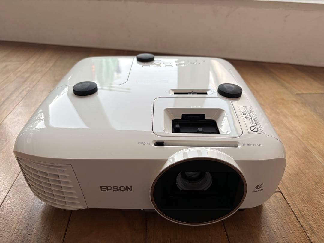 EPSON プロジェクター　EH-TW5650