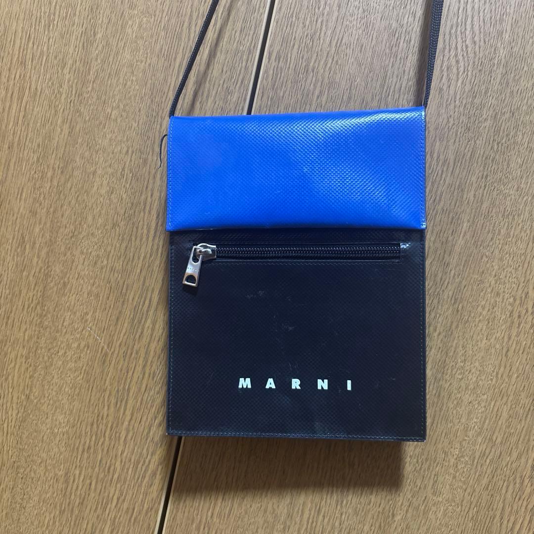 マルニ/MARNI ブルー ブラック シューレースストラップ付きポーチ