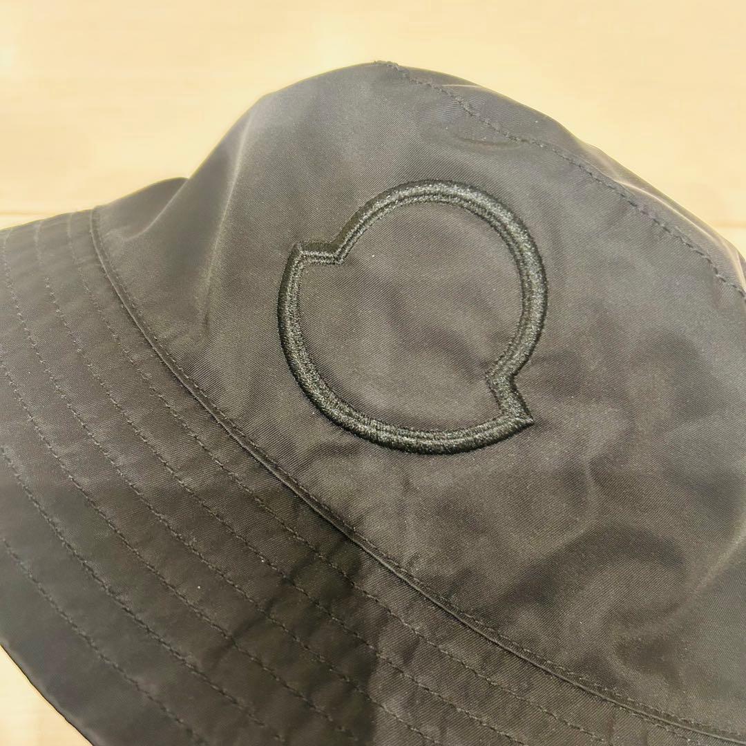 【半額以下】モンクレール 黒バケットハット ロゴ刺繍