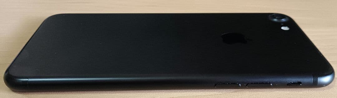 iPhone7 32GBブラック バッテリー最大容量100%SIMフリー