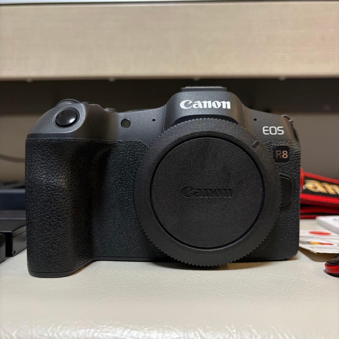 Canon EOS R8 ボディ　フルサイズミラーレス