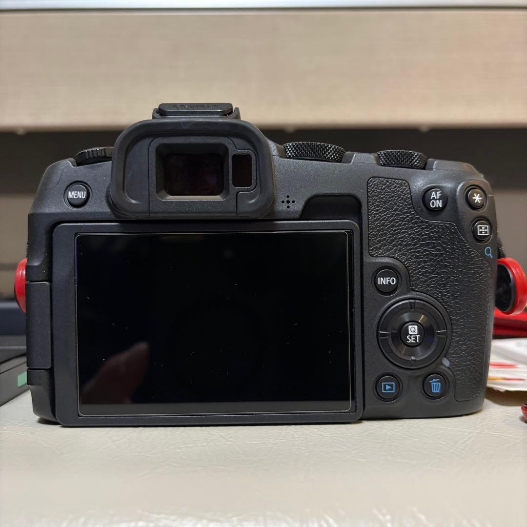 Canon EOS R8 ボディ　フルサイズミラーレス