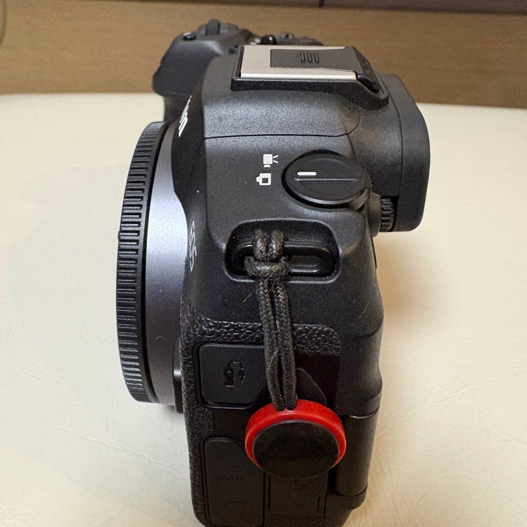 Canon EOS R8 ボディ　フルサイズミラーレス