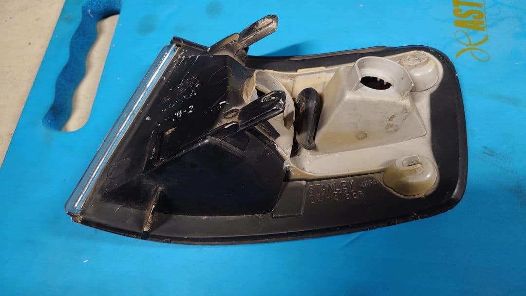 p*8様 ホンダ CR-X US仕様コーナーランプ(右側)