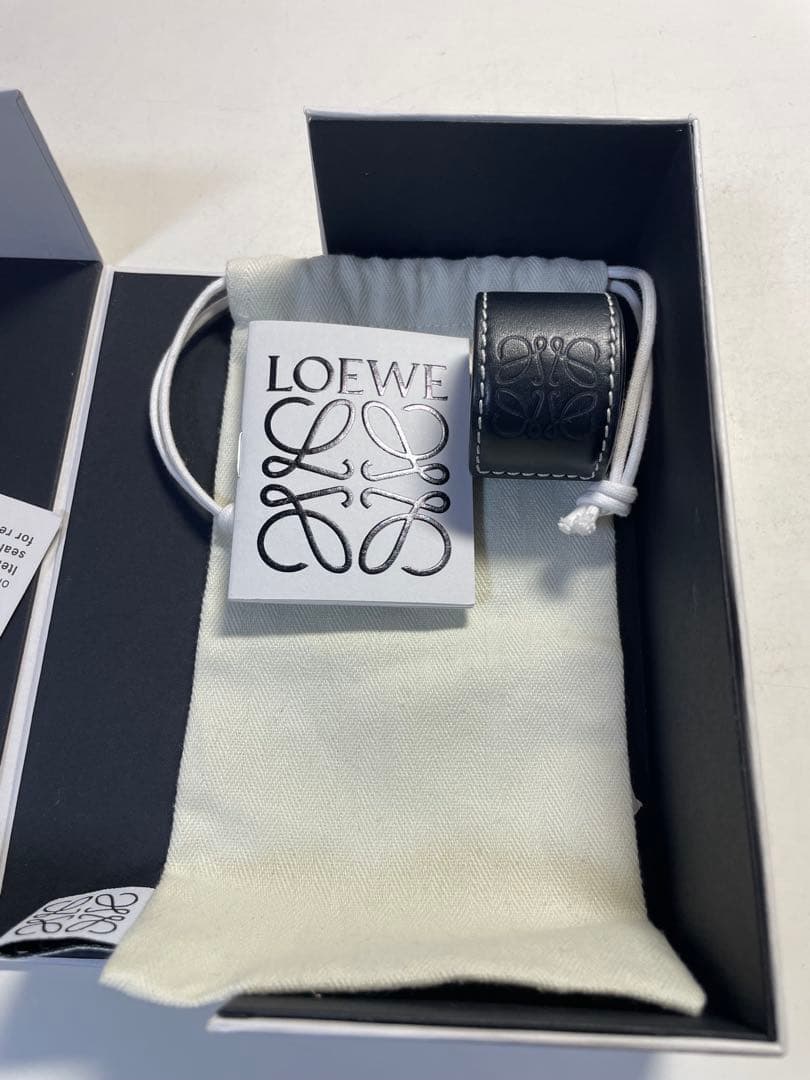 ロエベ スラップ アナグラム レザー ブレスレット 黒