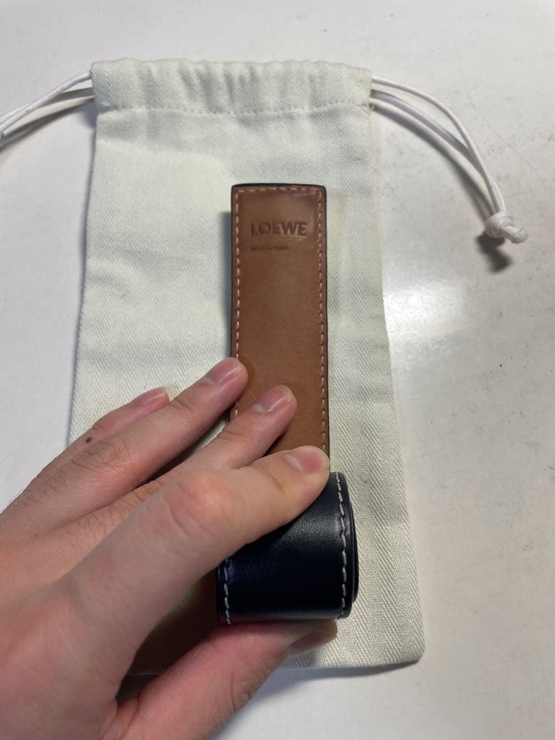 ロエベ スラップ アナグラム レザー ブレスレット 黒