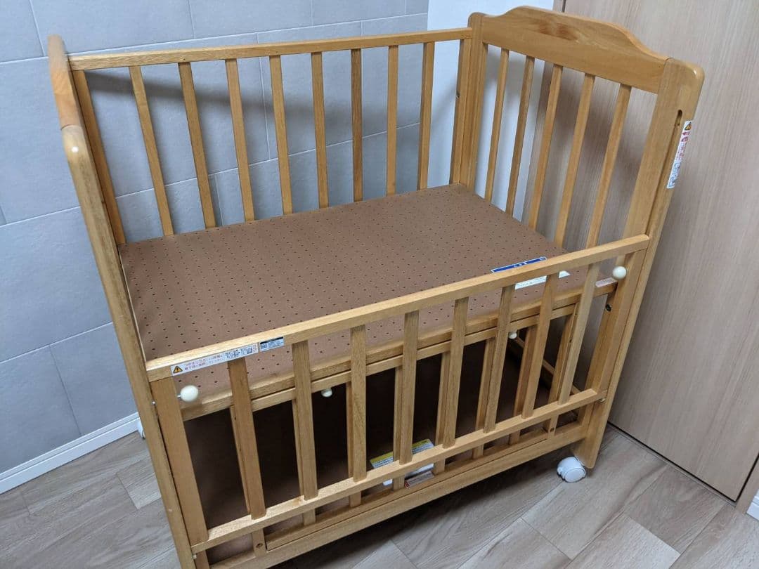 【送料無料】カトージ ベビーベッド ミニタチベッドナチュラル 説明書つき