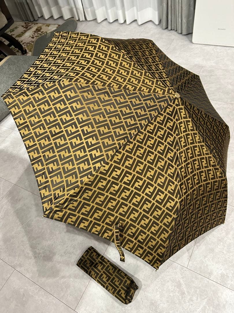 【人気】FDNDI フェンディ 折り畳み傘 ワンタッチ開閉 ズッカ 総柄