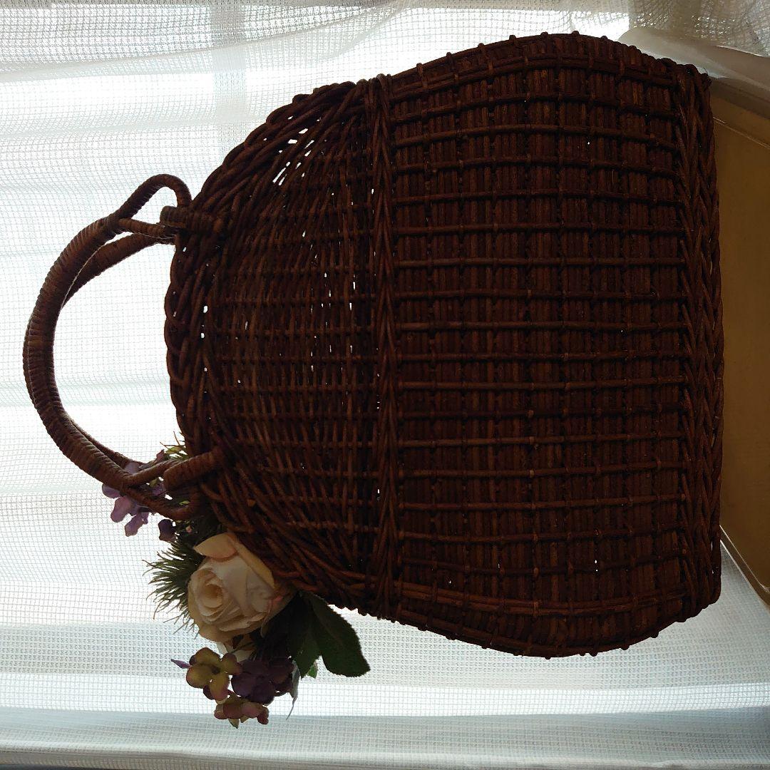 籐製ブラウンハンドバッグ