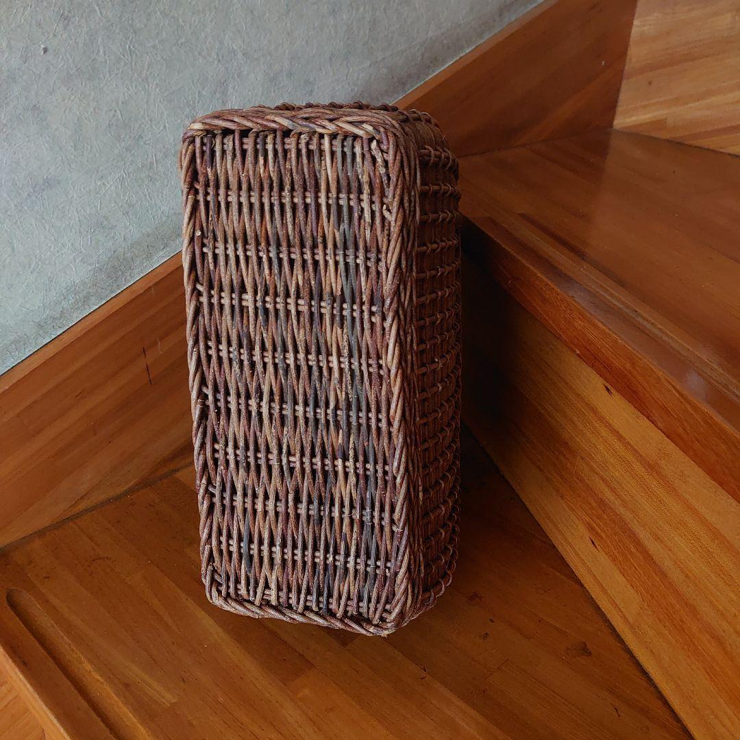 籐製ブラウンハンドバッグ