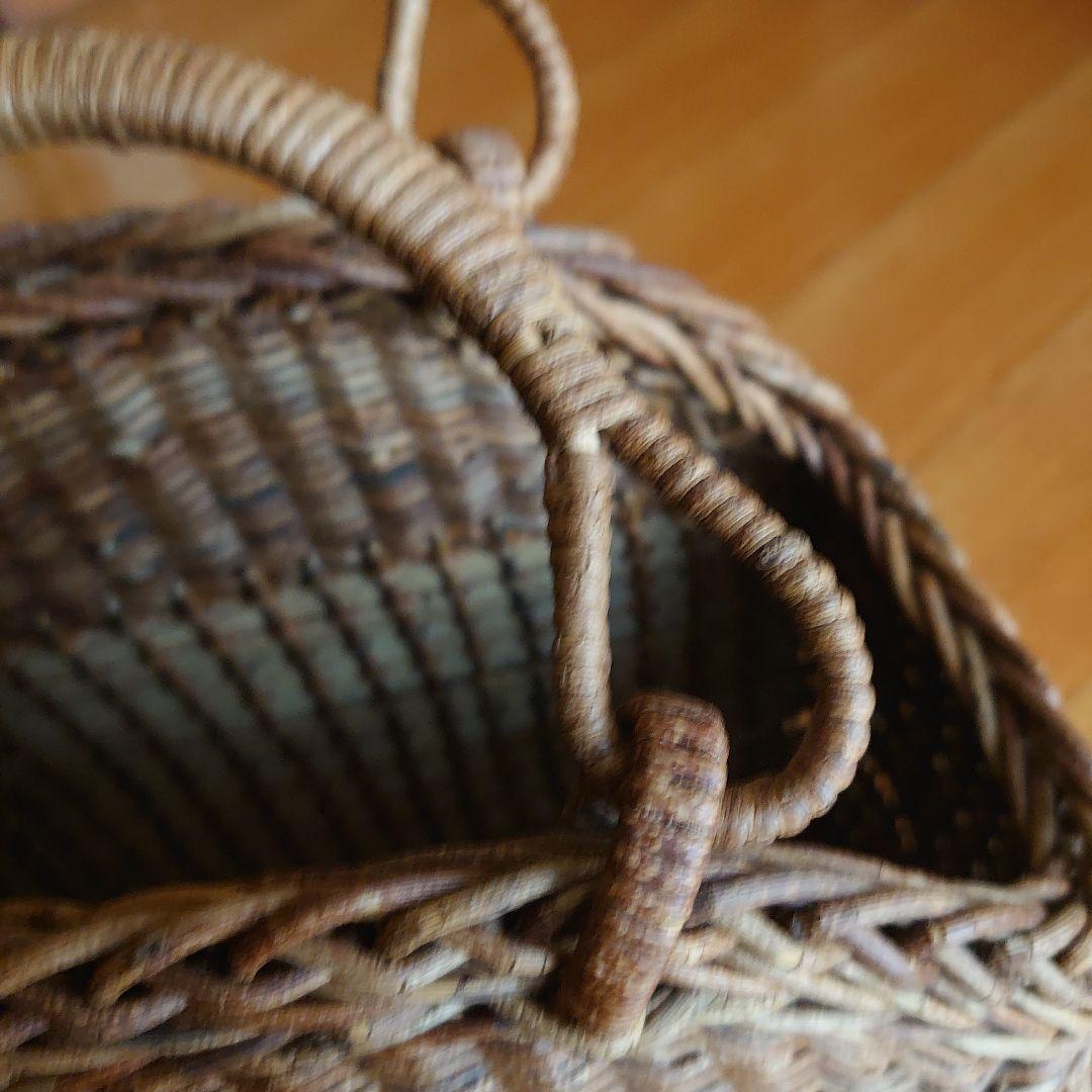籐製ブラウンハンドバッグ