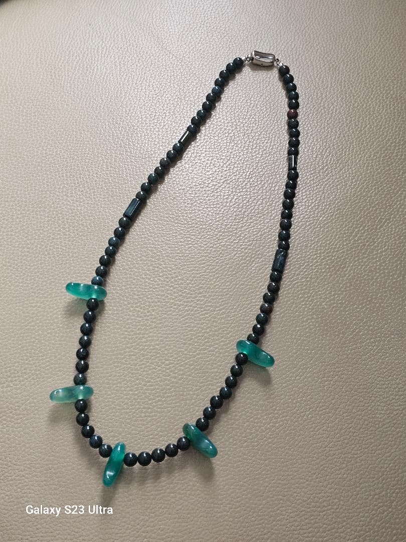 出雲瑪瑙６mmと青瑪瑙勾玉のネックレス