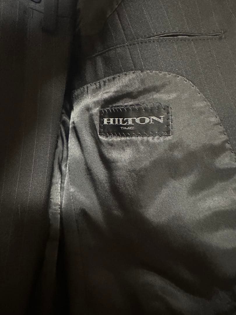 ビジネススーツ 3点セット ネイビー グレー ブラック　HILTON 洋服の青山
