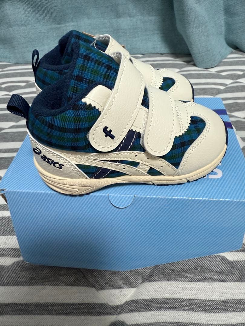 ファミリア　asics スニーカー　14.0