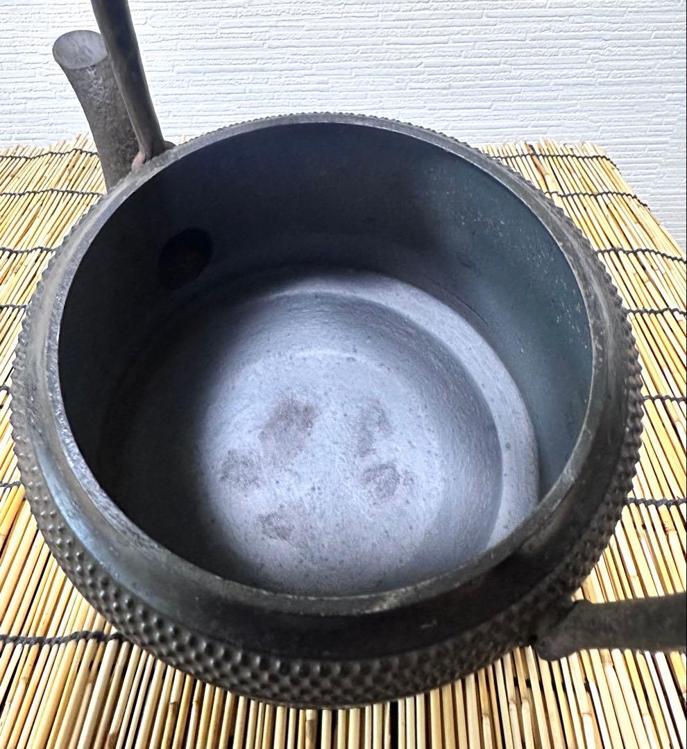 未使用品　昭和期南部岩鋳造　１５型草華文様　南部鉄瓶　南部鉄器　鉄瓶