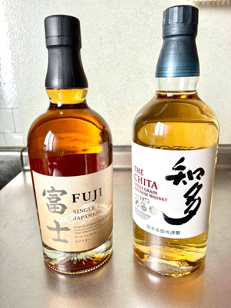 富士シングルモルトウイスキーと知多グレーンウイスキーセット　各容量: 700ml
