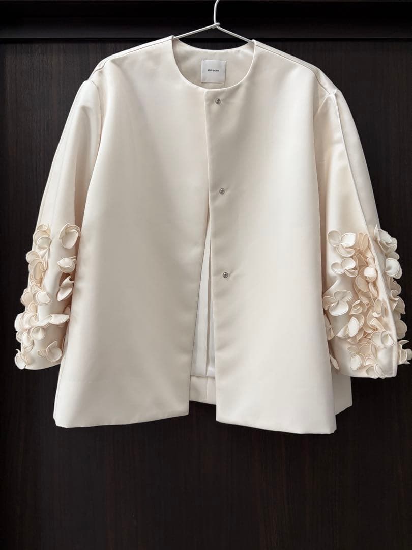 yori パフュームサテンジャケット 36アイボリーshirocon