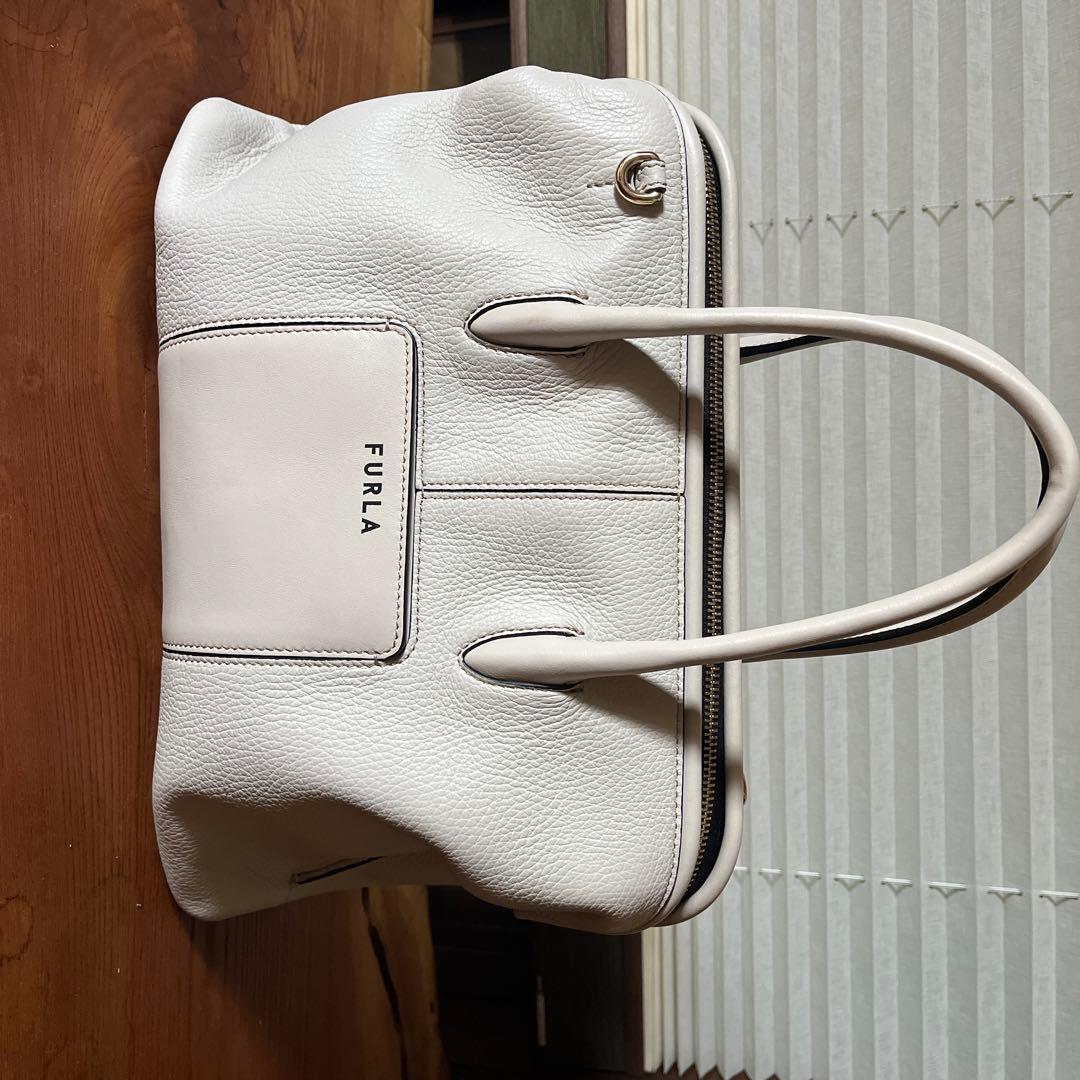 みーFURLA 薄いグレービジネスバッグ