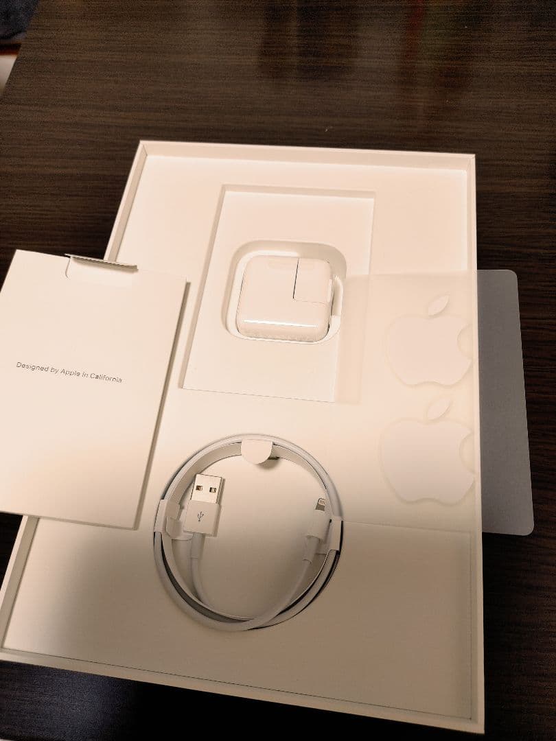 iPad 第7世代 Wi-Fi 32GB　純正キーボードセット