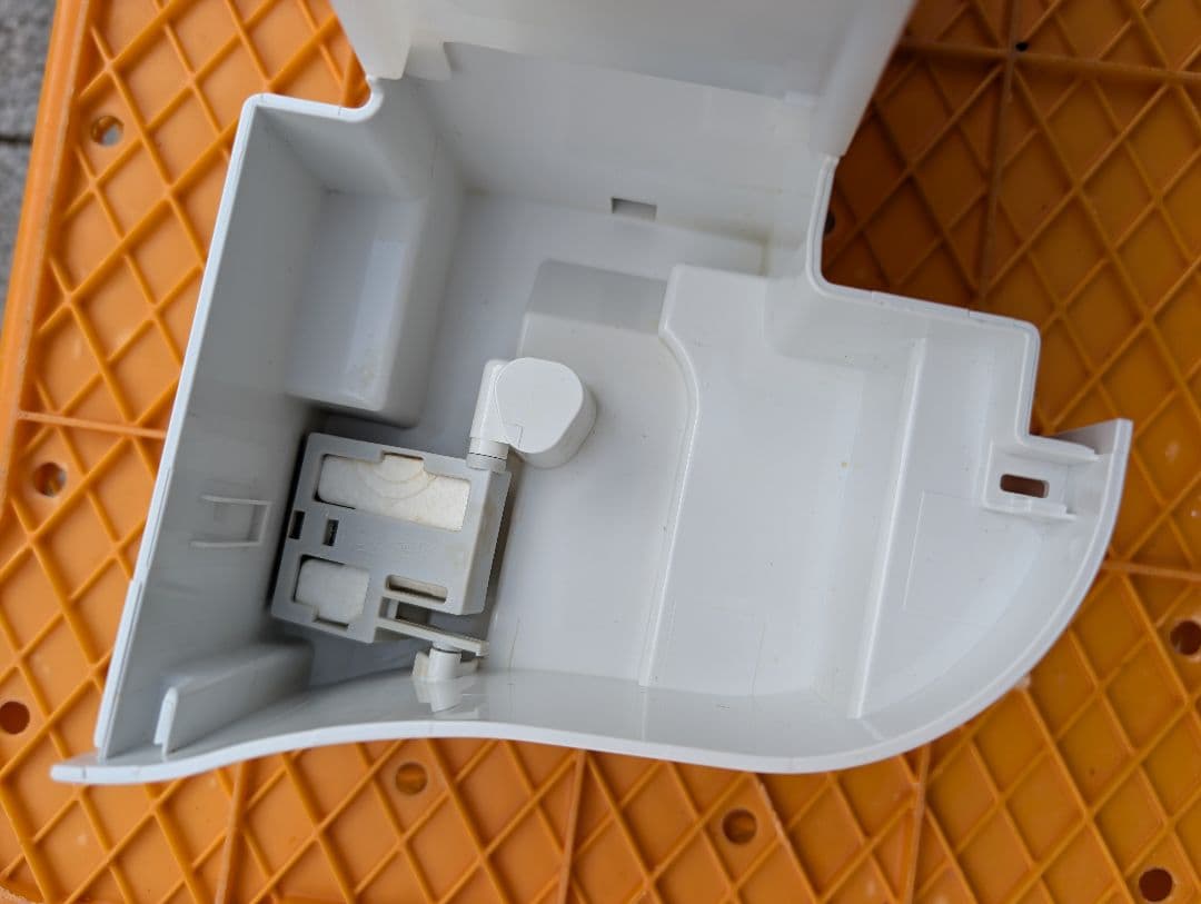 シャープ　加湿空気清浄機　2022　KC-R50-W