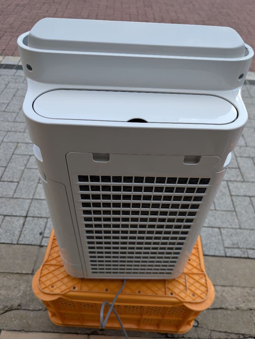 シャープ　加湿空気清浄機　2022　KC-R50-W