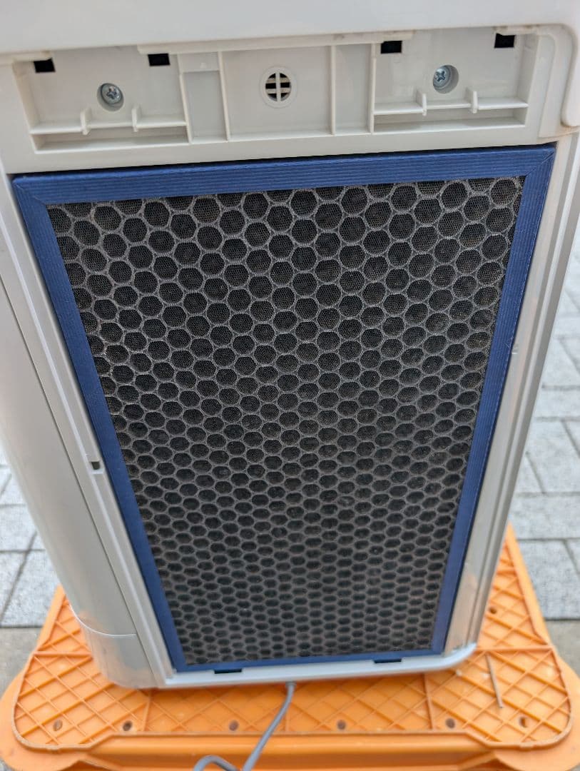 シャープ　加湿空気清浄機　2022　KC-R50-W