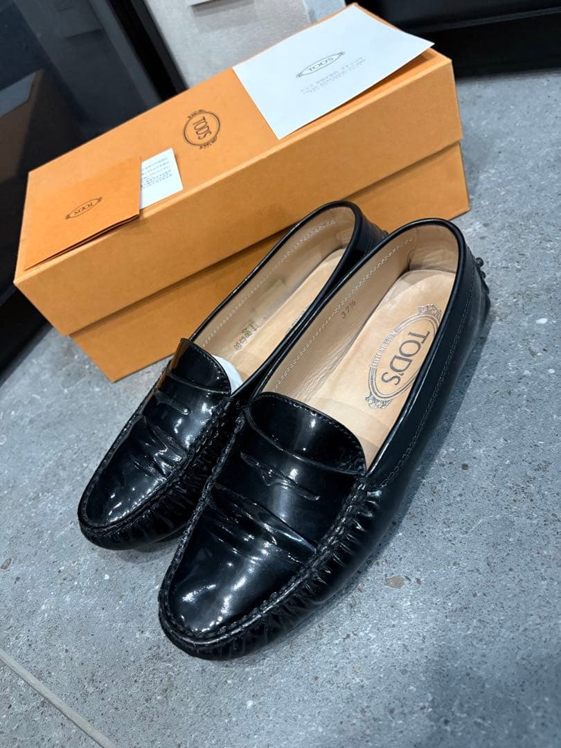 トッズ / エナメルローファー ドライビングシューズ 黒　　37.5