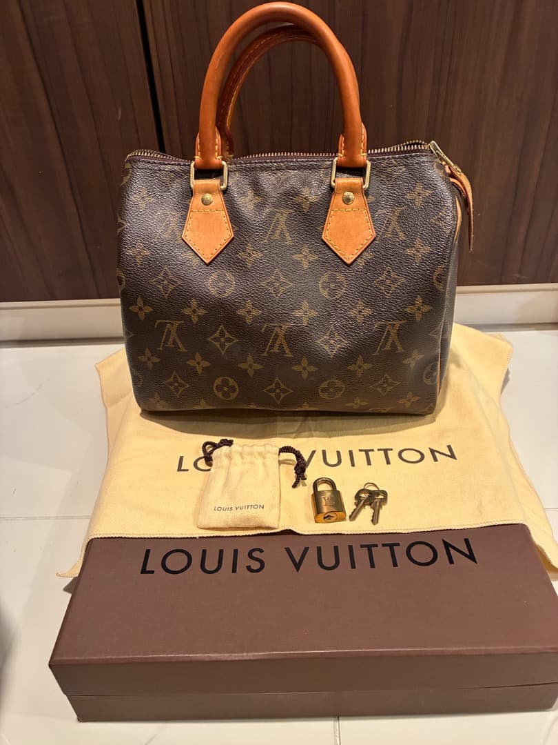 LOUIS VUITTON ルイヴィトン　スピーディ25