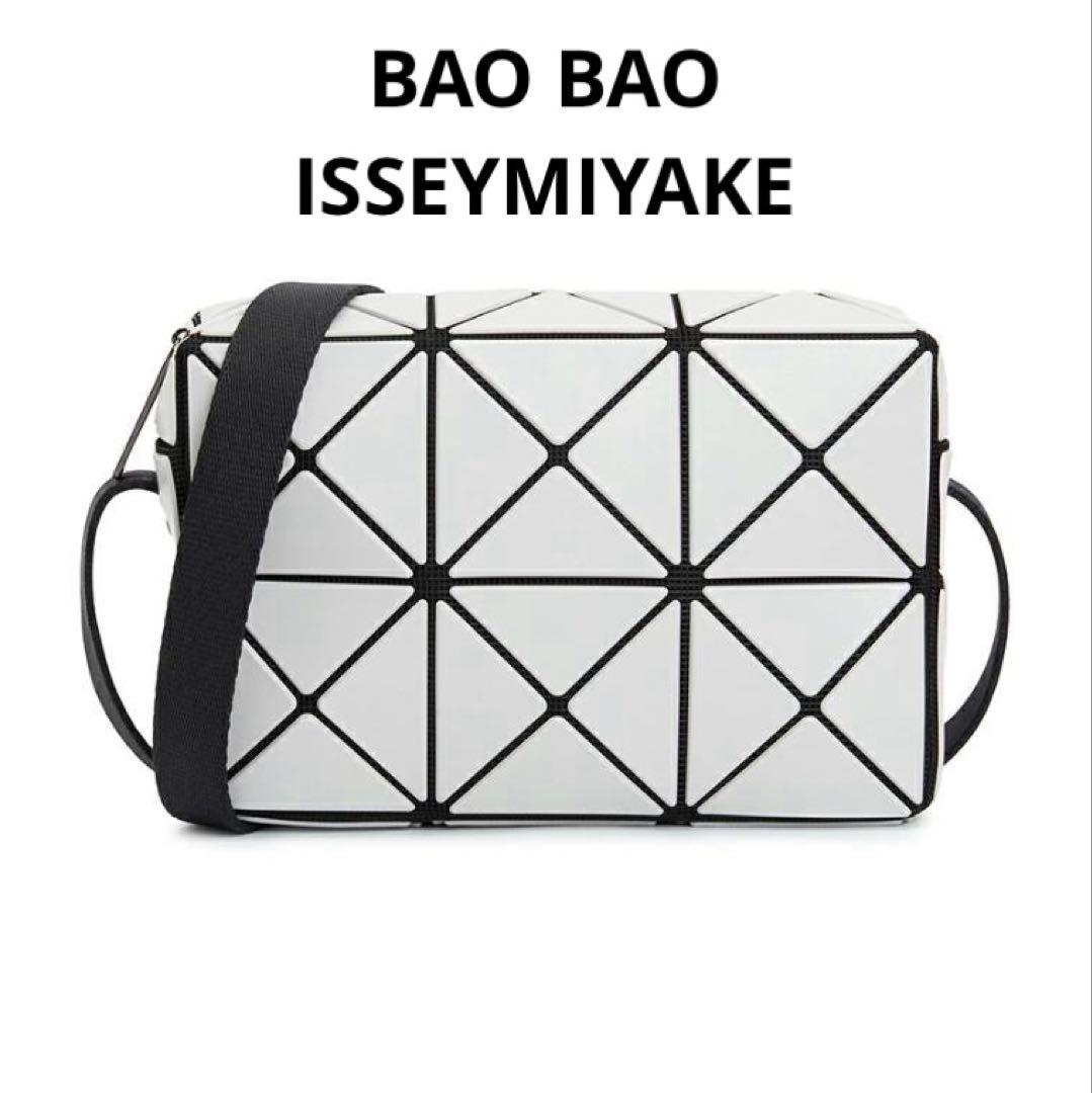 美品　バオバオ　イッセイミヤケ　BB33AG661　ショルダーバッグ　ホワイト