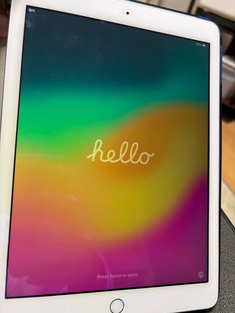 Apple iPad 第6世代 32GB カバーフィルム付き