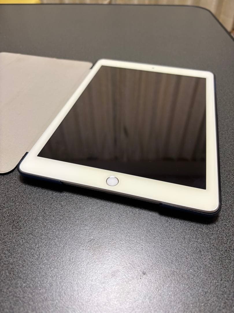 Apple iPad 第6世代 32GB カバーフィルム付き