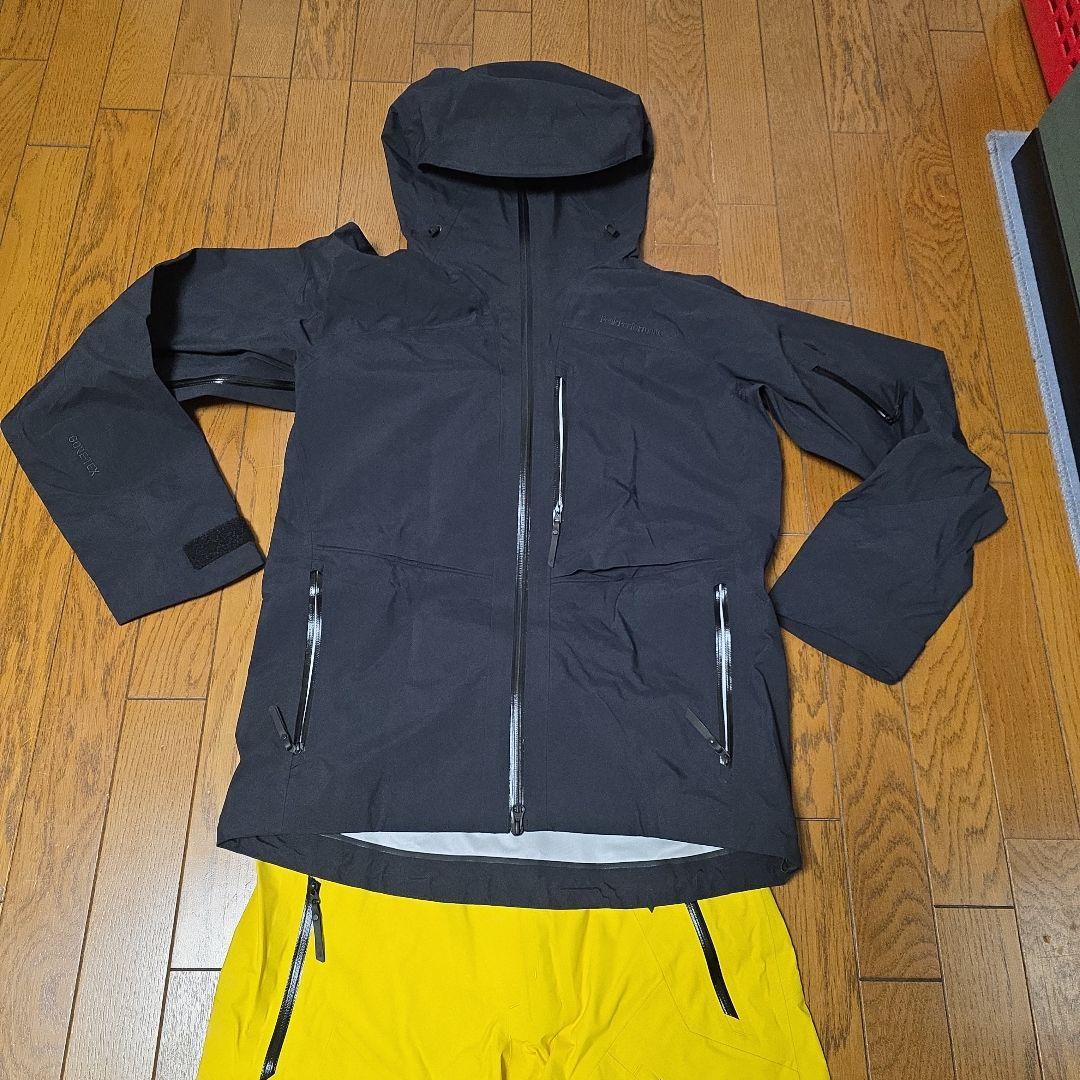 美品　ピークパフォーマンス　上下海外Ｓサイズ　PeakPerformance
