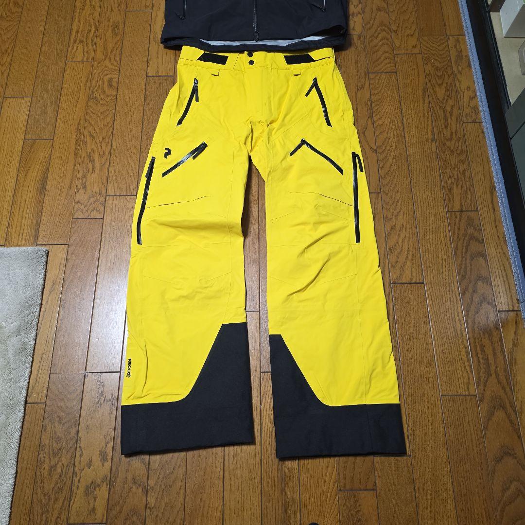 美品　ピークパフォーマンス　上下海外Ｓサイズ　PeakPerformance