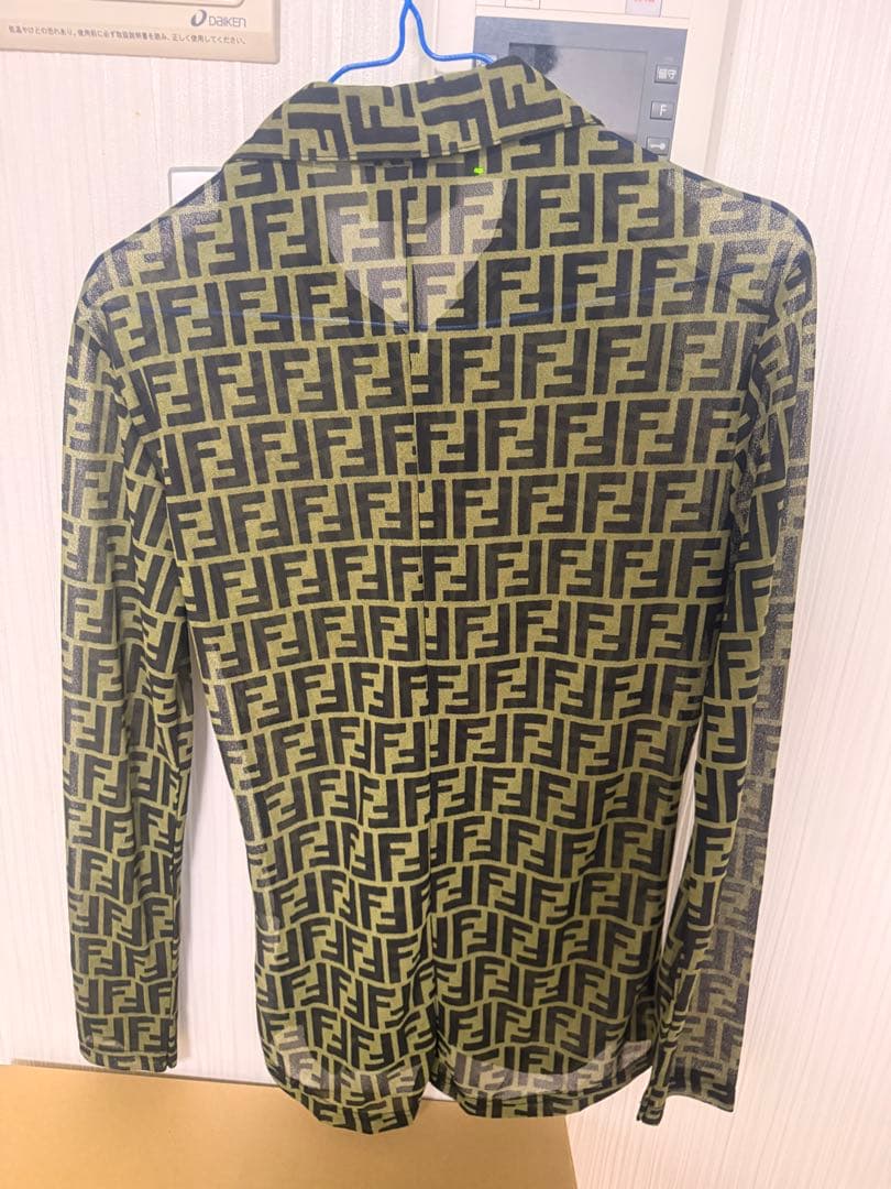 か*)様 Fendi ロゴプリント 長袖シャツ