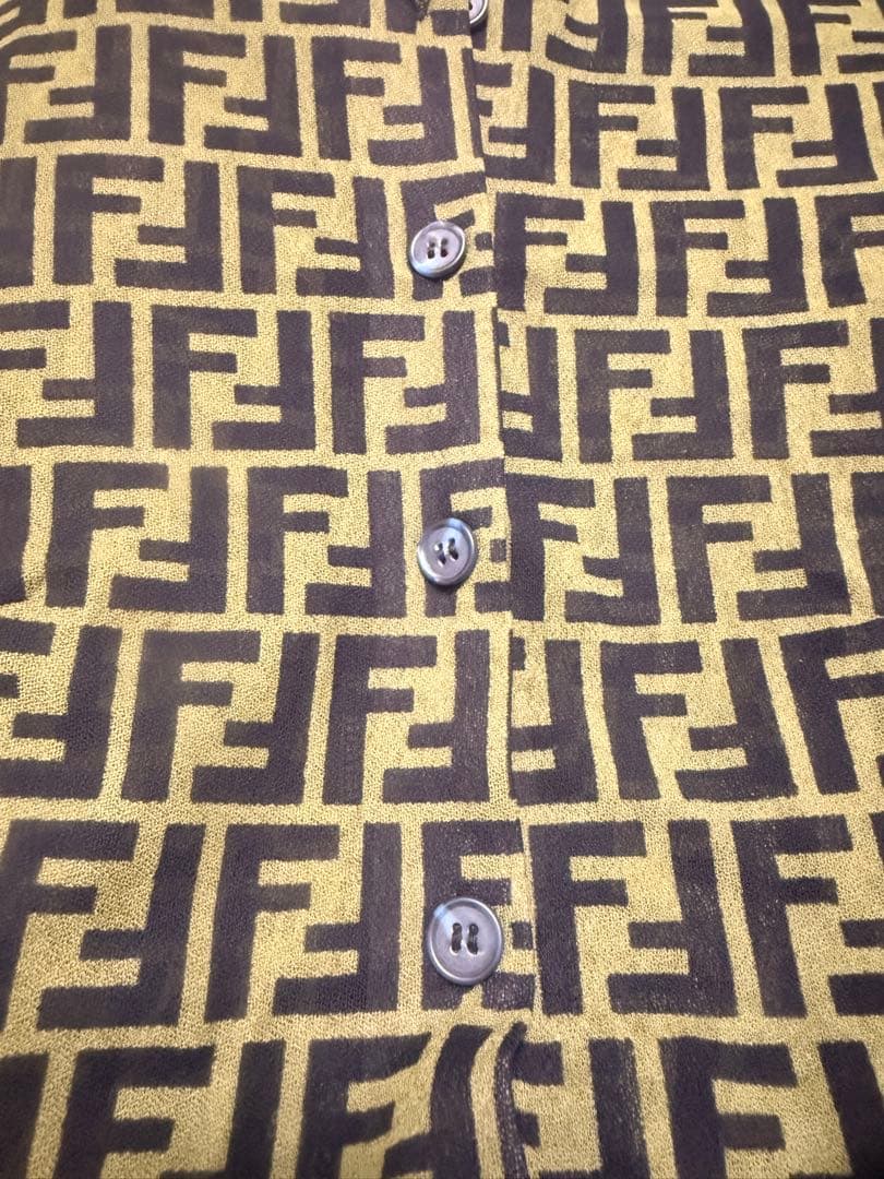 か*)様 Fendi ロゴプリント 長袖シャツ