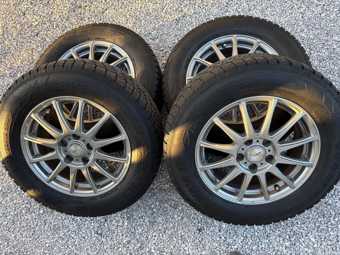 30系アルファード　スタッドレスタイヤ　215/65 16