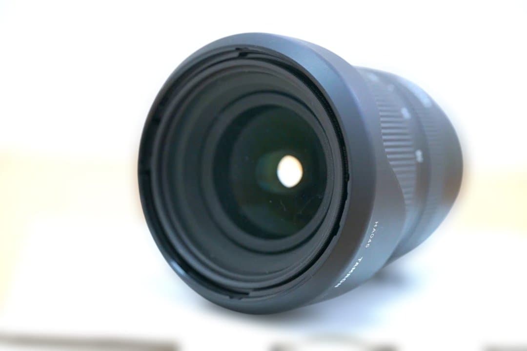 TAMRON 広角レンズ レンズフード付き F/2.8 17-28mm