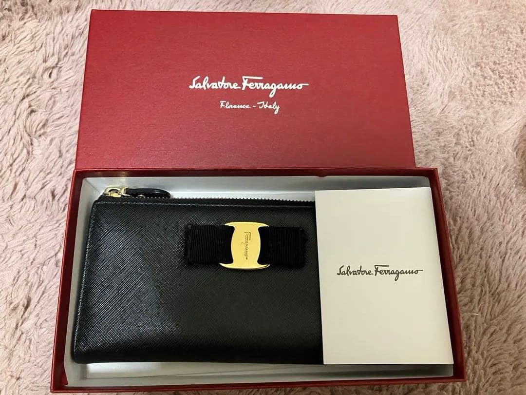 Salvatore Ferragamo ブラック長財布
