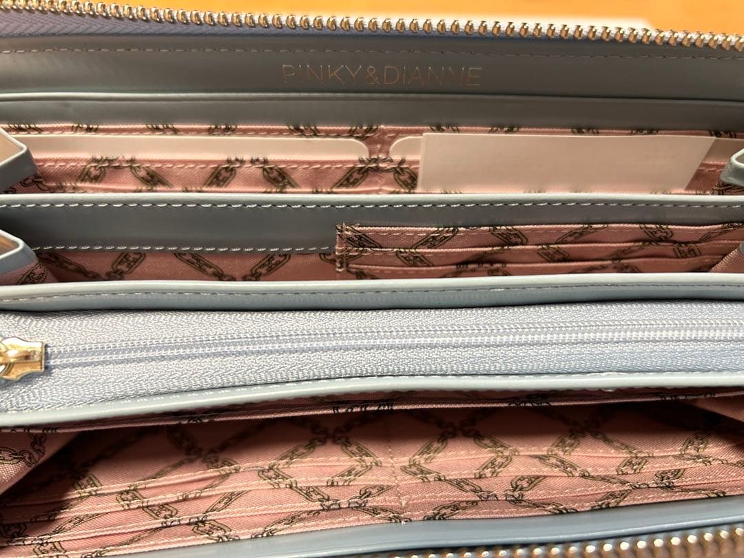 【美品】PINKY&DIANNE クロコダイル風長財布ブルー