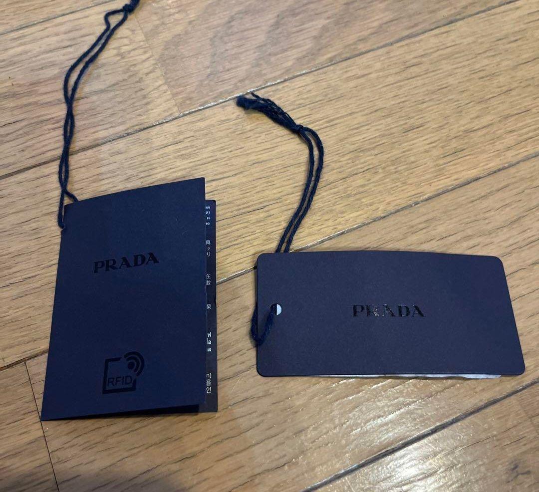 【美品】　PRADA エンブレム Tシャツ