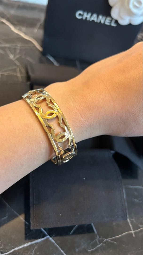 最終お値下げ！！CHANEL 美品　レア　ゴールドバングル