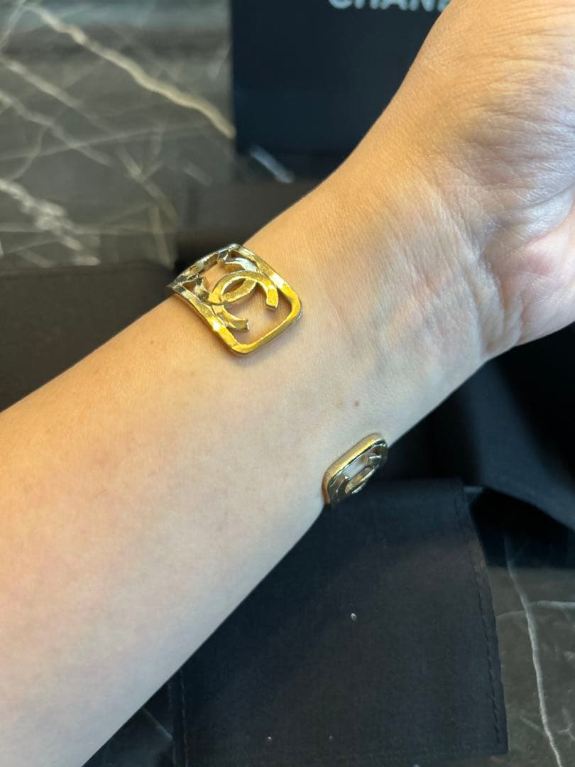 最終お値下げ！！CHANEL 美品　レア　ゴールドバングル