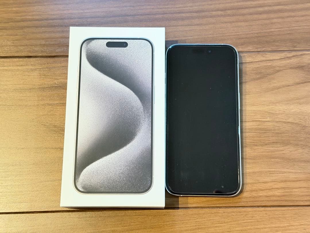 【美品】iPhone15 pro 256GB ホワイトチタニウム SIMフリー