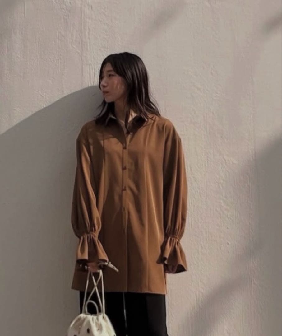 トップス BACK HEART DESIGN OVER BLOUSE