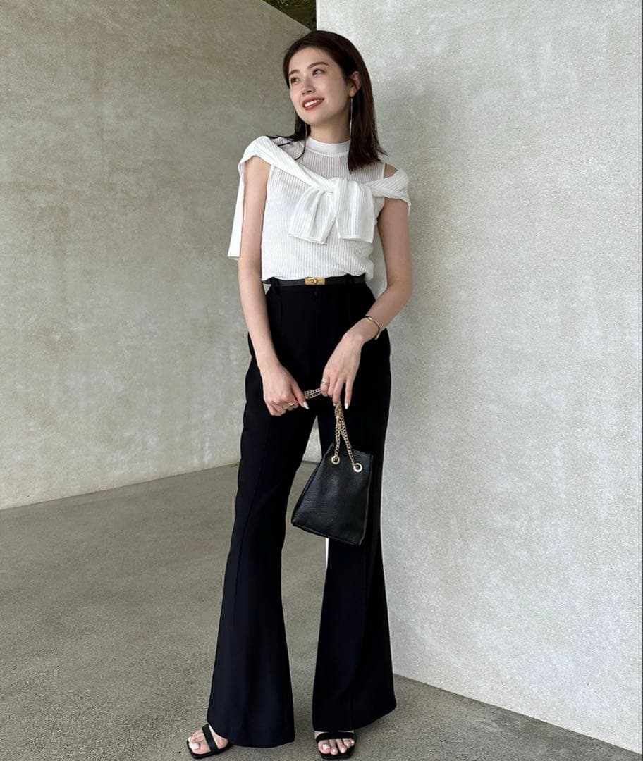 anuans バックベンツセミフレアパンツ