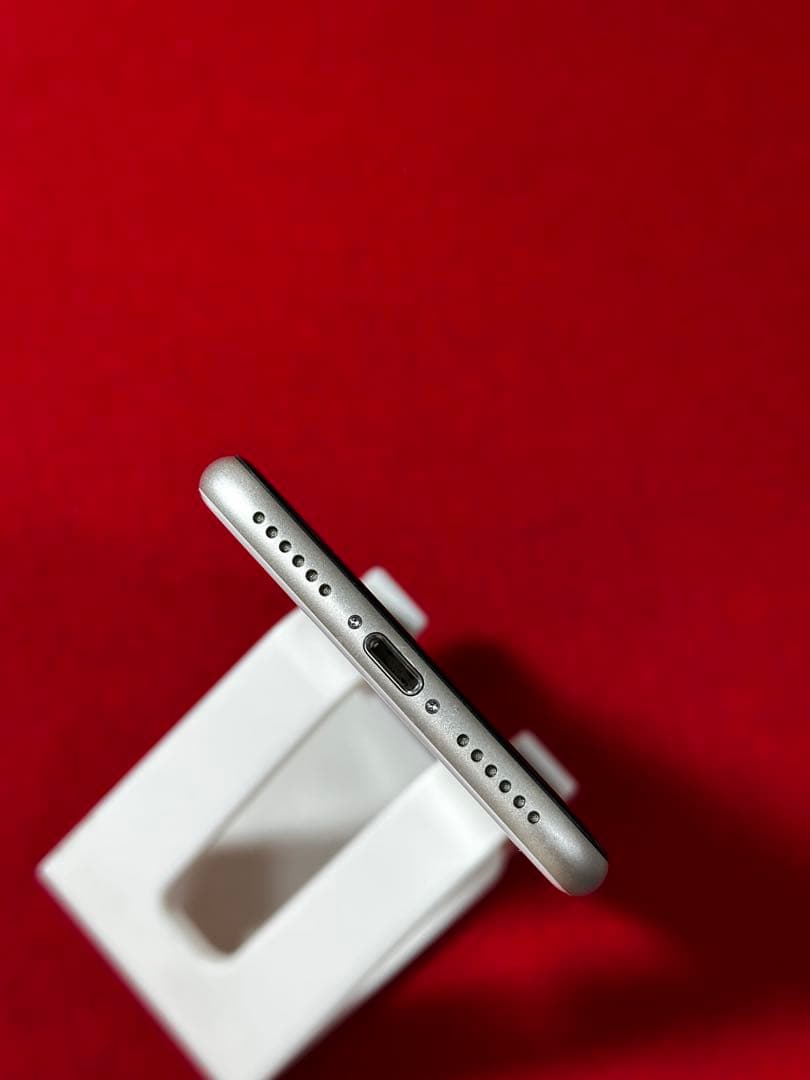 【4263】iPhone SE3第3世代スターライト 64GB simフリー