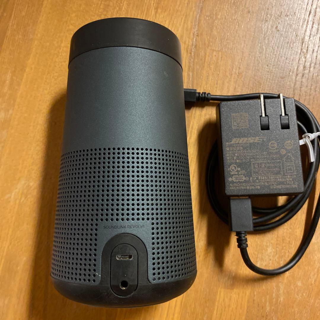 Bose SoundLink RevolveⅡと付属アダプター