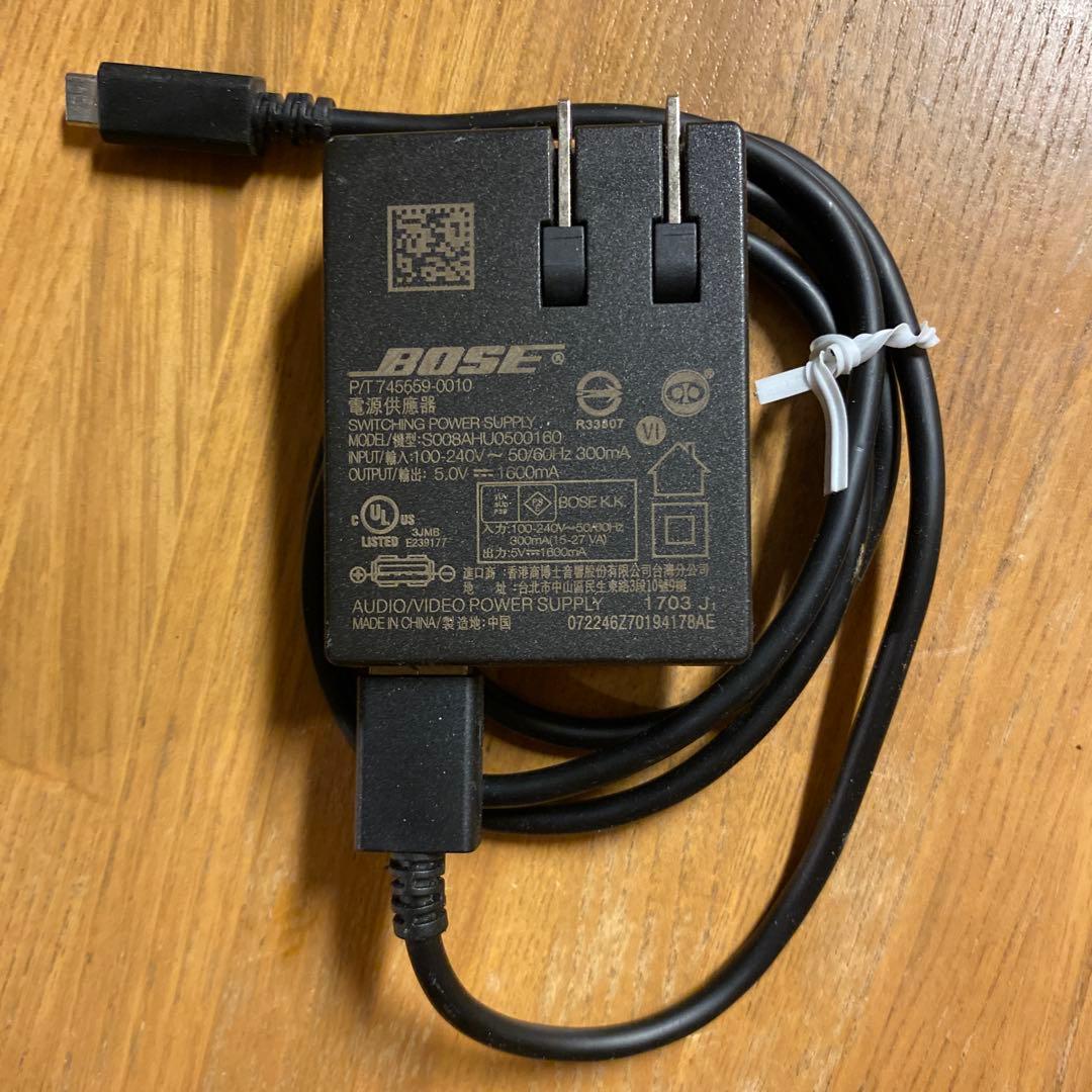 Bose SoundLink RevolveⅡと付属アダプター