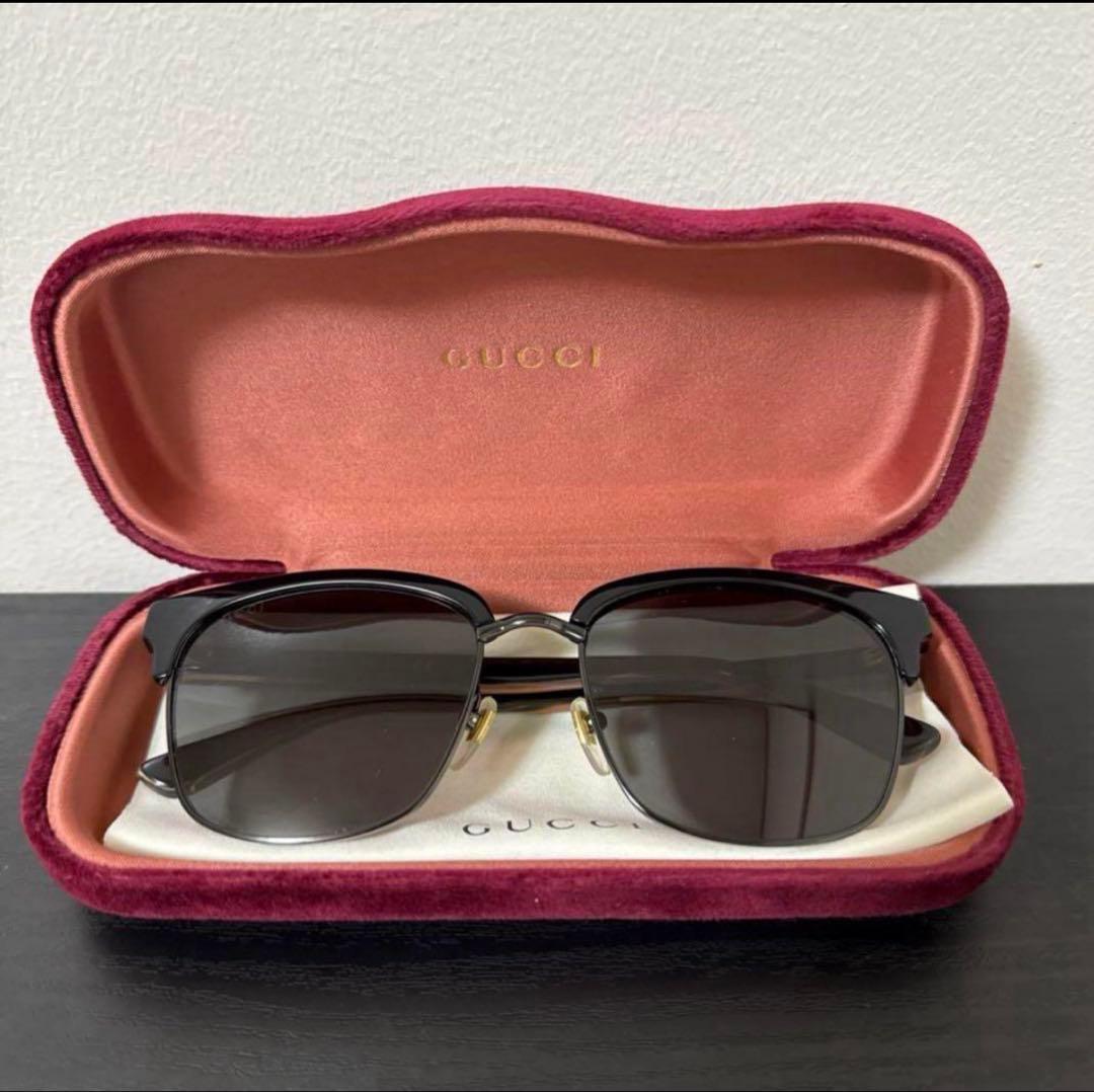 美品　GUCCI スクエアフレーム メタル サングラス